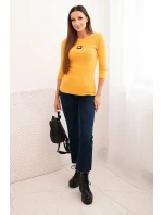 Dámska pruhovaná blúzka s 3/4 rukávmi a ozdobnou aplikáciou v horčicovej farbe Dámska pruhovaná blúzka s 3/4 rukávmi a ozdobnou aplikáciou v horčicovej farbe