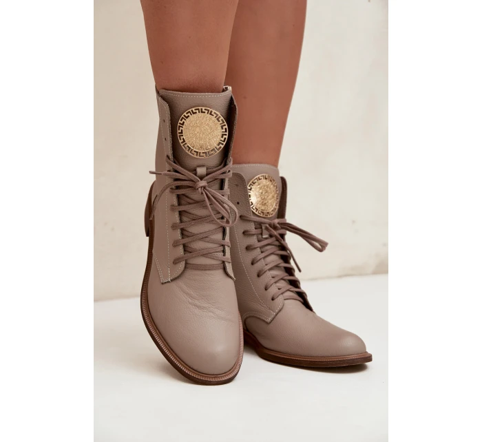 Skórzane Botki Damskie Na Płaskim Obcasie Ze Złotym Detalem Zazoo 3084 Beżowe