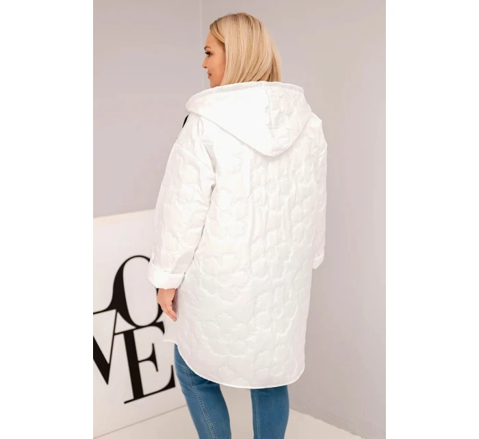 Dámská bunda Plus Size prošívaná s kapucí a nápisem model 21808655 bílá - K-Fashion Dámská bunda Plus Size prošívaná s kapucí a nápisem model 21808655 bílá - K-Fashion