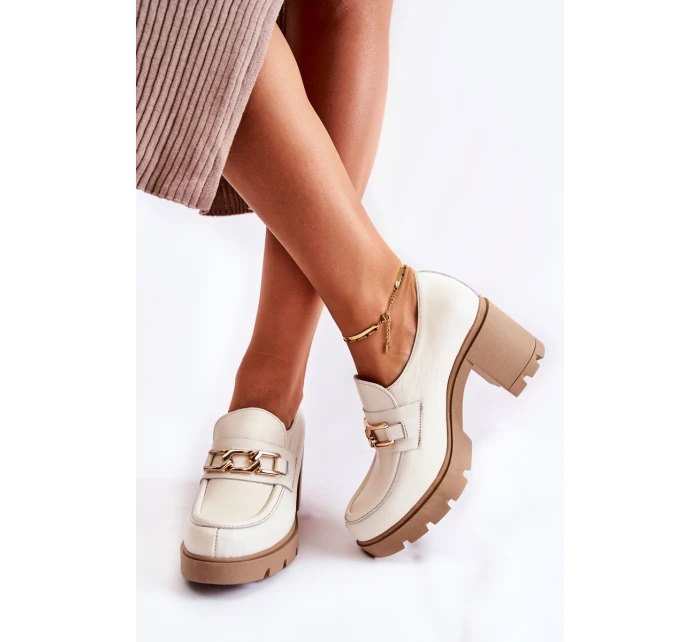 Skórzane Półbuty Na Słupku Ze Złotą Ozdobą Jasnobeżowe Lemar Mikeyla