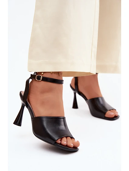 Dámské sandály na podpatku model 22126177 Černé - VINCEZA