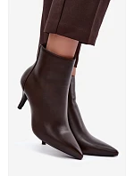 Podpatky s špičatou špičkou z ekokůže hnědé model 22307072 - Boto Podpatky s špičatou špičkou z ekokůže hnědé model 22307072 - Boto