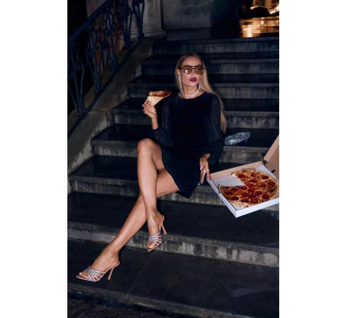 M886 Zamatové šaty so šifónovými rukávmi - čierne