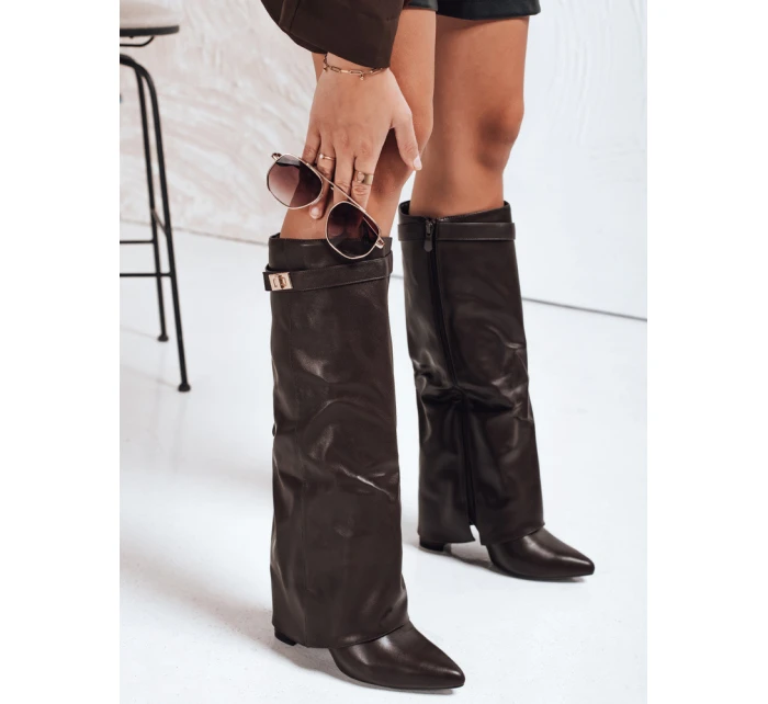 Dámské kozačky s širokým svrškem hnědé Dstreet model 21992375 - FashionStreet Dámské kozačky s širokým svrškem hnědé Dstreet model 21992375 - FashionStreet