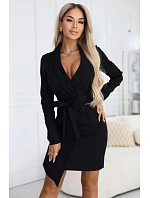 model 22040379 Elegantní tmavě modré šaty s páskem a asymetrickým spodním dílem černé - numoco