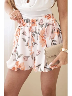 Dámske viskózové šortky s kvetinovým vzorom a viazaním v páse oranžové