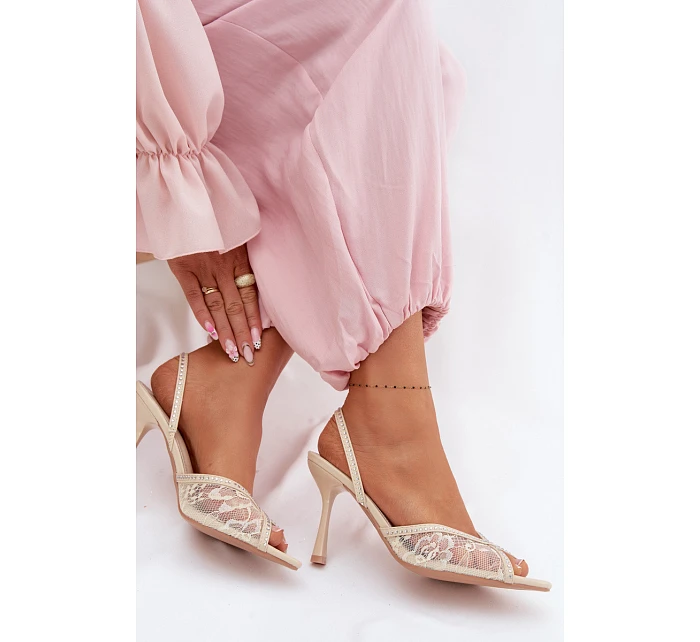 Dámské sandály na podpatku s krajkou a ozdobami Béžové model 22103152 - Boto