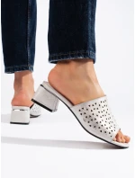 Luxusné strieborné dámske papuče na širokom podpätku Luxusné strieborné dámske papuče na širokom podpätku