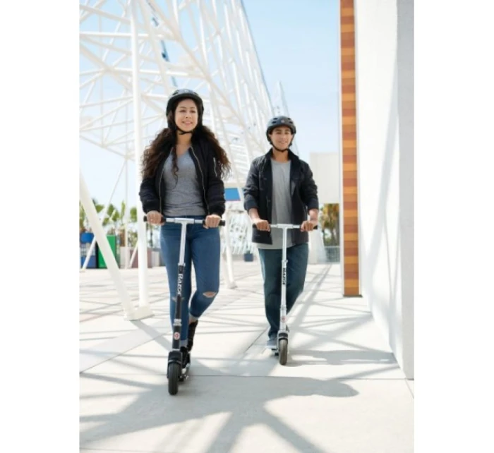 Vzduchový skúter Razor A5 13073005 (čierna farba) Vzduchový skúter Razor A5 13073005 (čierna farba)