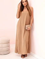 Dlhé šaty bez ramienok svetlej ťavej farby