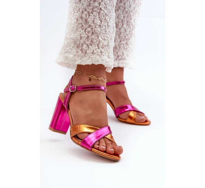 Sandále na podpätku model 198680 Vykročte štýlovo