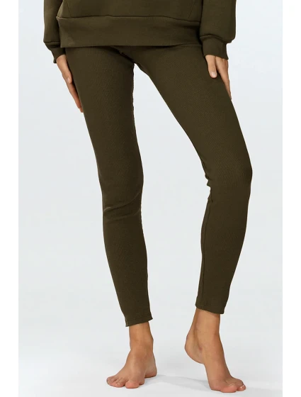 Dkaren Oseye-Le farba:khaki