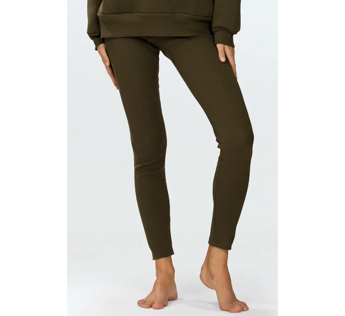 Dkaren Oseye-Le farba:khaki