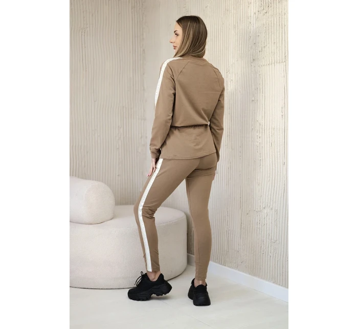 Dámská bavlněná souprava s proužky a stahovacími lemy velbloud