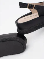 Praktické černé sandály dámské bez podpatku Praktické černé sandály dámské bez podpatku