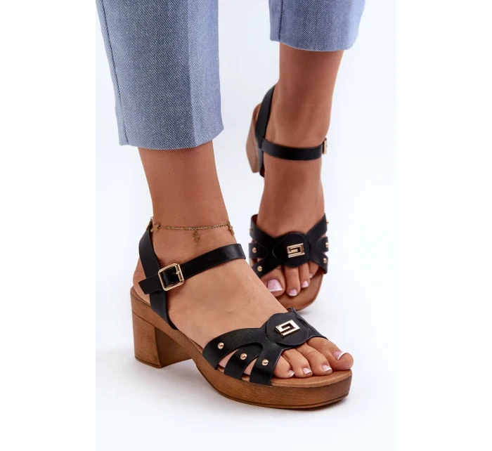 Dámske sandále na vysokom podpätku z ekokože, čierne Assames