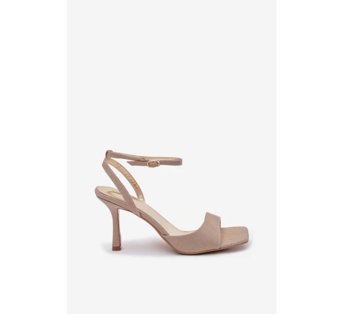 Sandále na podpätku model 222261 Krok vo veľkom štýle