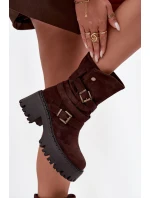 Dámské kotníkové boty na podpatku s přezkami a páskem čokoládové model 21725142 - Boto