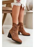 Členková obuv s čipkovaným zvrškom na podpätku, vyrobená z eko semišu, hnedá Nevishiia Členková obuv s čipkovaným zvrškom na podpätku, vyrobená z eko semišu, hnedá Nevishiia