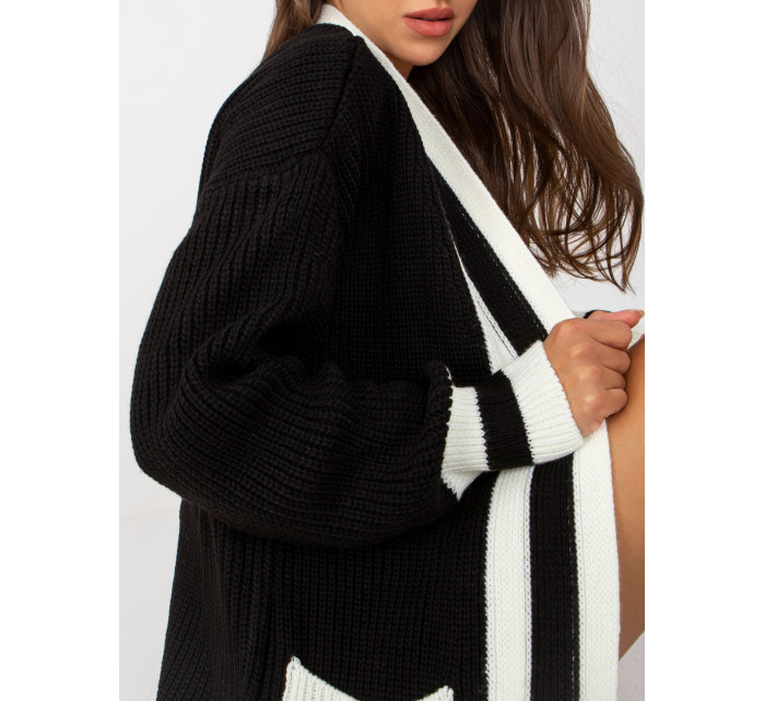 Čierny dlhý sveter s vreckami od RUE PARIS