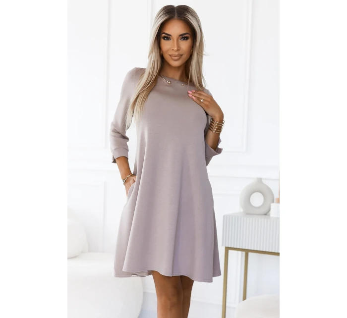 579-1 Klasické trapézové šaty s čiernym opaskom - béžové 579-1 Klasické trapézové šaty s čiernym opaskom - béžové