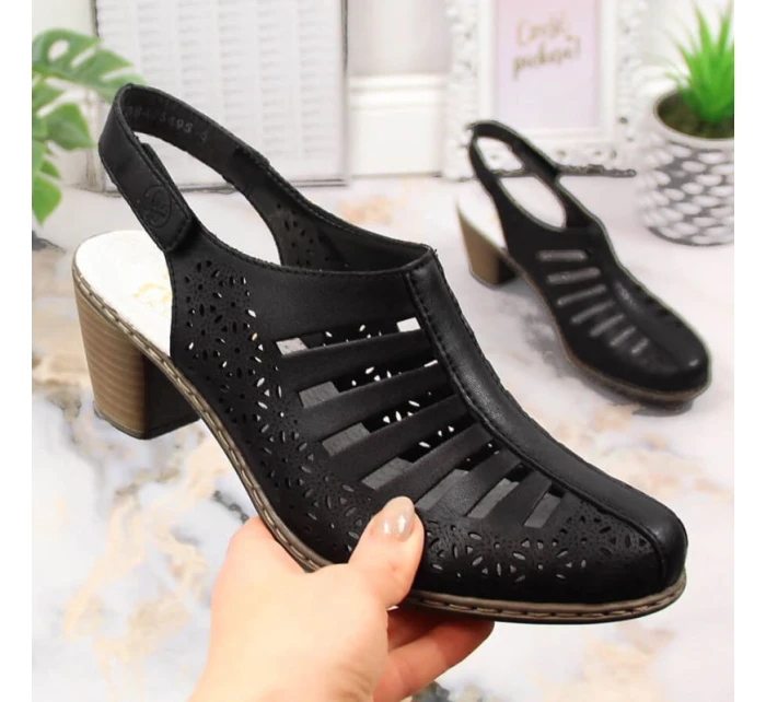 Dámske pohodlné kožené sandále na podpätku Rieker 40959-00