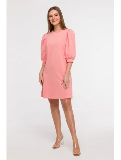 Šaty áčkového střihu s rukávy korálová barva model 21047131 - BeWear