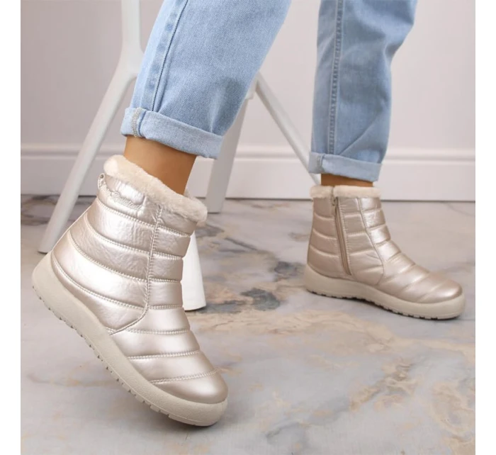 W béžové nepromokavé lakované sněhule model 20618264 - NEWS W béžové nepromokavé lakované sněhule model 20618264 - NEWS