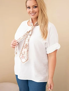 Dámská viskózová halenka Plus Size s krátkým rukávem a ozdobným šátkem bílá