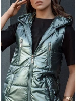 Dámska prešívaná vesta s kapucňou dlhá MERIS tmavozelená FashionStreet TY4425 Dámska prešívaná vesta s kapucňou dlhá MERIS tmavozelená FashionStreet TY4425