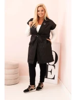 Dámská vesta Plus Size prošívaná s páskem a límcem černá Dámská vesta Plus Size prošívaná s páskem a límcem černá