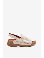 Dámske kožené sandále na platforme s pleteným vzorom Maciejka L7067-04 Beige Dámske kožené sandále na platforme s pleteným vzorom Maciejka L7067-04 Beige