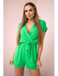 Krátky overal zviazaný v páse