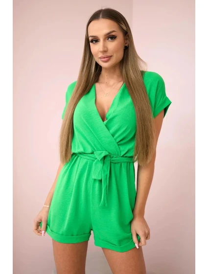 Krátky overal zviazaný v páse