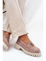 Dámske semišové mokasíny s ozdobným špendlíkom "Miś" Vinceza - béžové Dámske semišové mokasíny s ozdobným špendlíkom "Miś" Vinceza - béžové