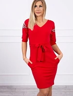 Šaty s krídlami na ramenách červené