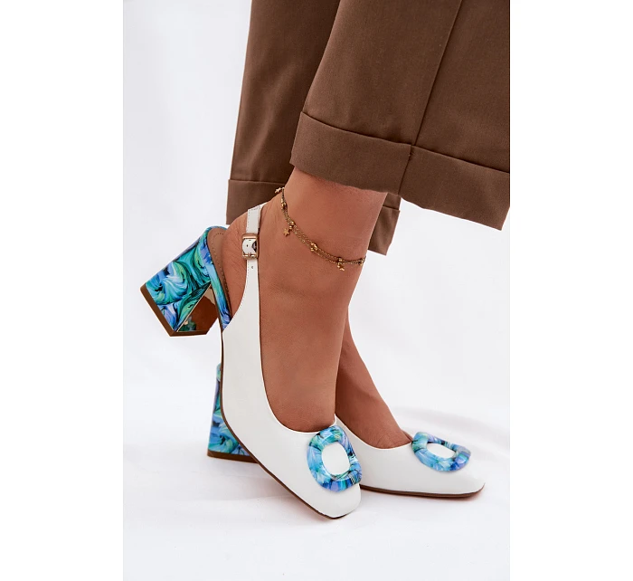 Kožené dámské sandály na podpatku s přezkou D&A LZ61-2010 bílé Kožené dámské sandály na podpatku s přezkou D&A LZ61-2010 bílé