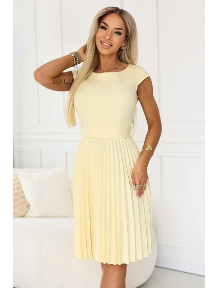 311-21 LILA Klasické plisované šaty s krátkymi rukávmi a opaskom - maslovo žlté