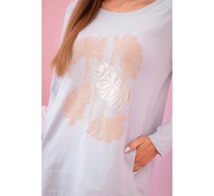 Dámská halenka s kapsami a ozdobným potiskem šedý Dámská halenka s kapsami a ozdobným potiskem šedý