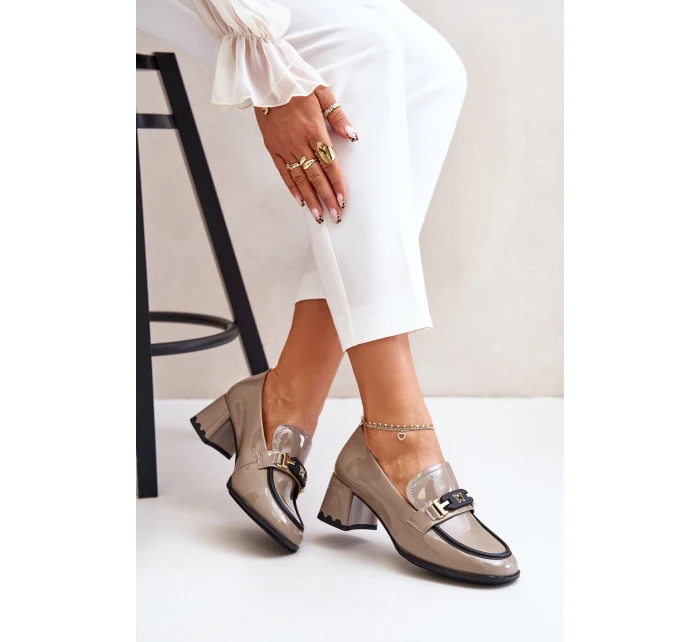 Lakierowane Półbuty Damskie Na Obcasie Z Ozdobą Artiker 55C1054 Beżowe