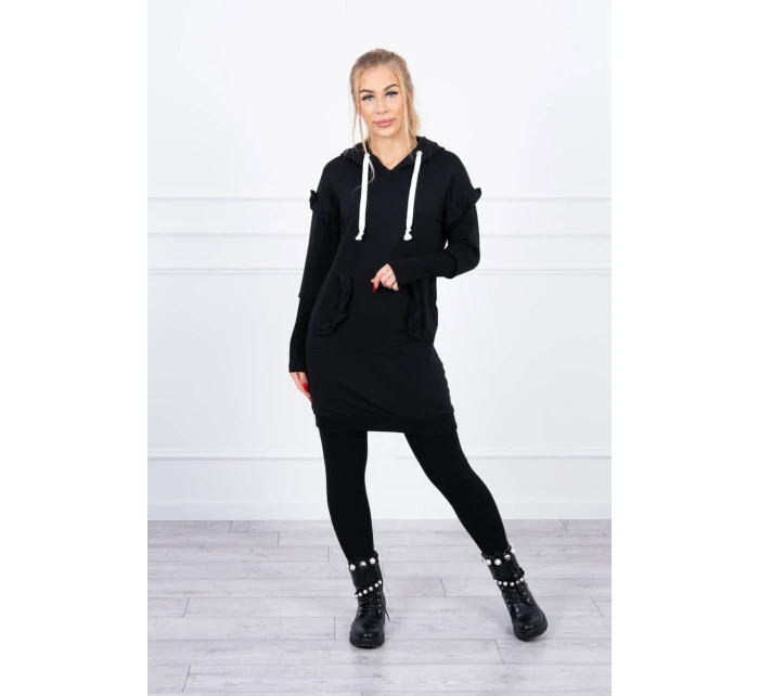 Šaty s ozdobnými volánikmi a kapucňou čiernej farby Šaty s ozdobnými volánikmi a kapucňou čiernej farby