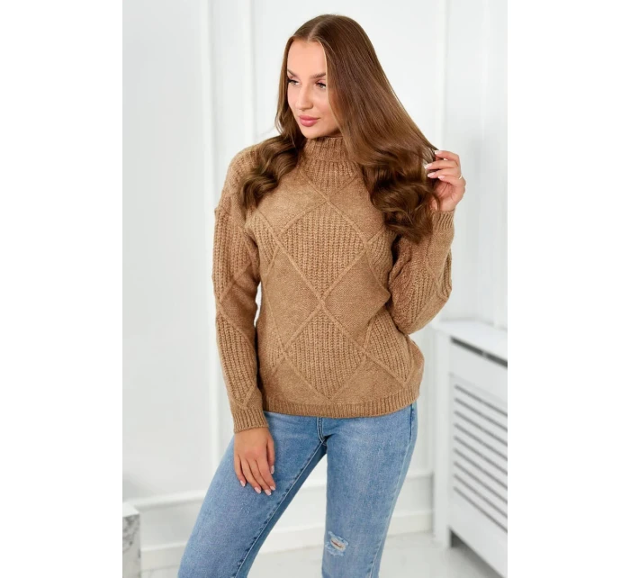 Sveter položený cez hlavu v diamantoch Ťava