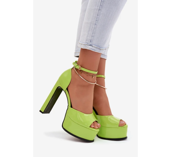 Lakované dámské sandály na podpatku a platformě Zelené model 21951663 - Boto