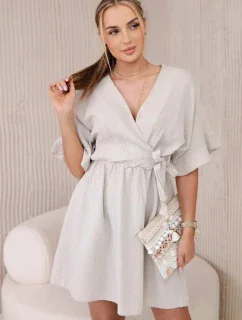 Mušelínové šaty s pásom tmavo béžovej farby