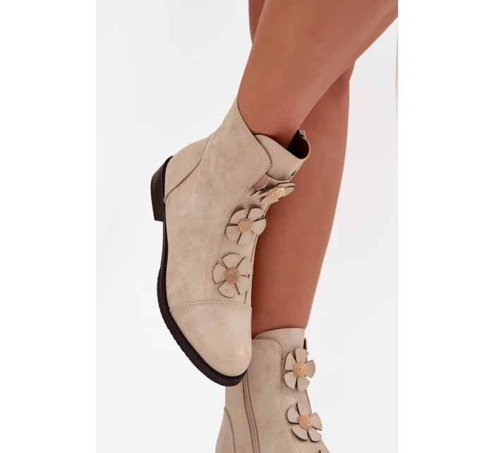 Zateplené dámské kotníkové boty na nízkém podpatku s ozdobnými květinami zlaté model 21711109 - Boto