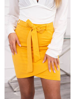 Obálková sukňa s viazaním v páse v horčicovej farbe