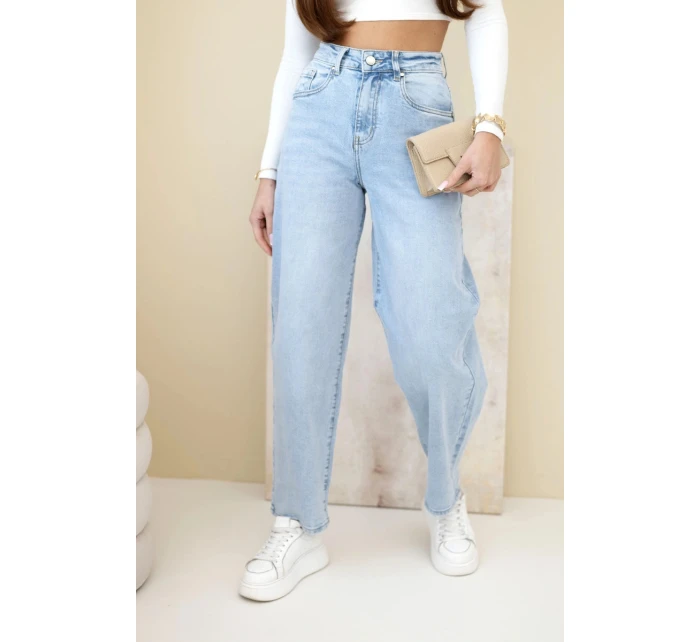 Dámske džínsy s vysokým pásom a voľnou nohou Dámske džínsy s vysokým pásom a voľnou nohou