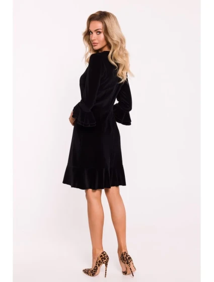 model 20555680 Sametové šaty s volánky černé - Moe
