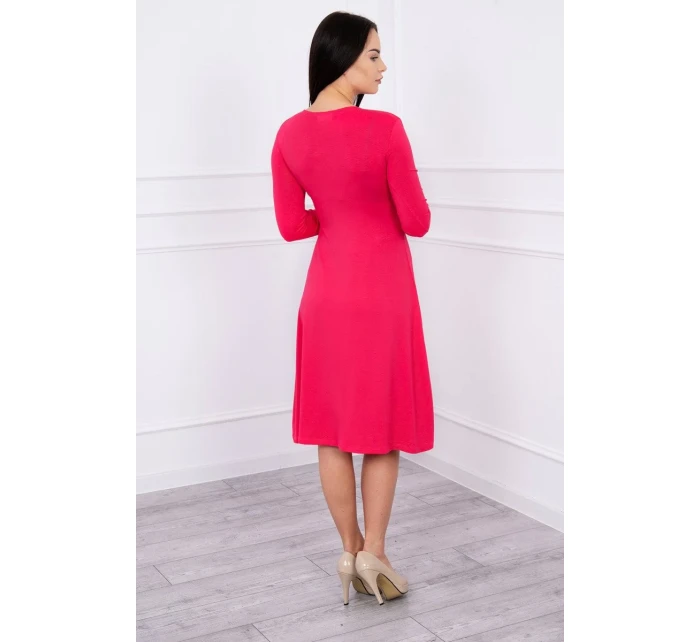 Šaty s průstřihem pod prsy fuchsiová