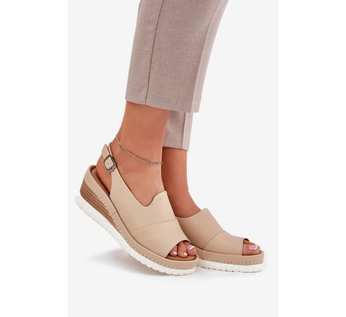 Dámské kožené sandály na klínu model 21696009 béžové - Artiker Dámské kožené sandály na klínu model 21696009 béžové - Artiker